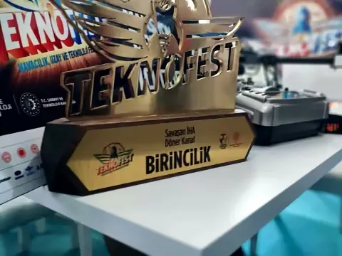 TEKNOFEST 2021 Savaşan İHA döner kanat birincilik kupası